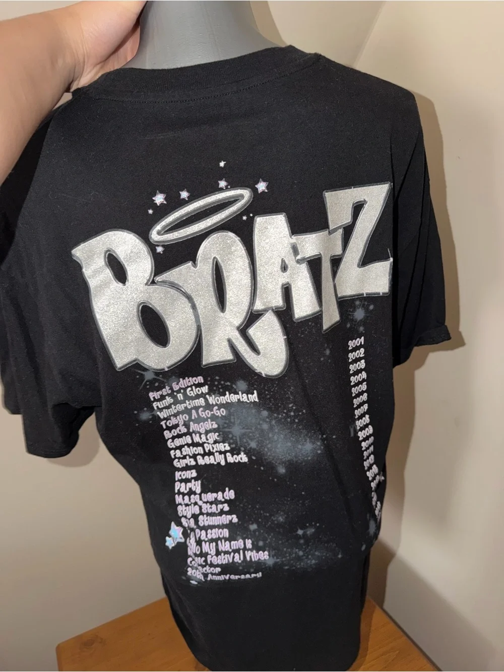 Bratz Graphic Shirt Women’s L - Picture 2 of 3